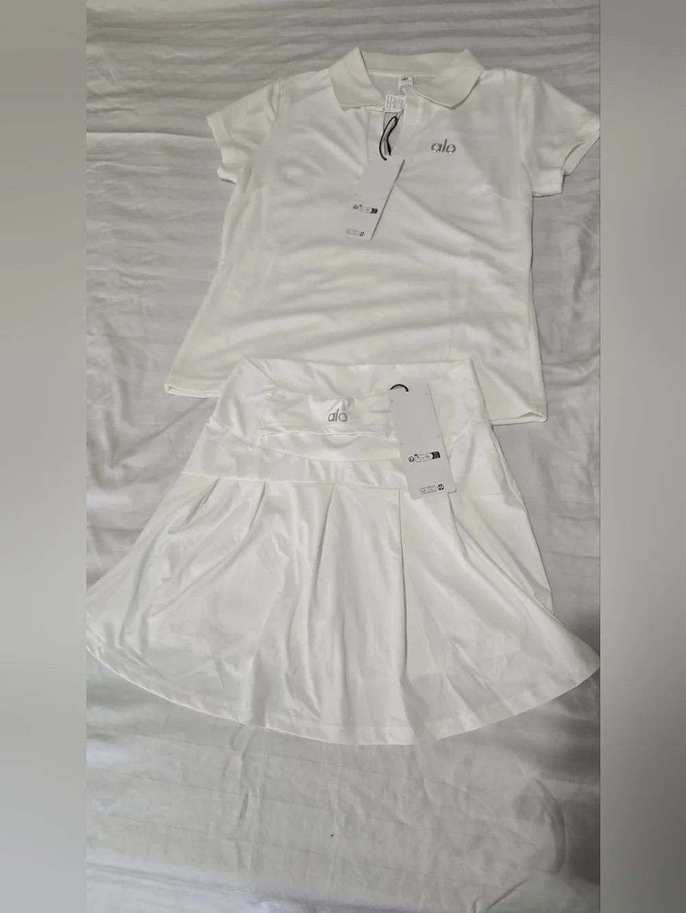 Alo Women’s White Tennis Set – Premium Activewear (Top & Skirt)